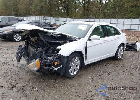 2012 Chrysler 200 Touring z USA, uszkodzony, nr VIN 1C3CCBBB9CN160761